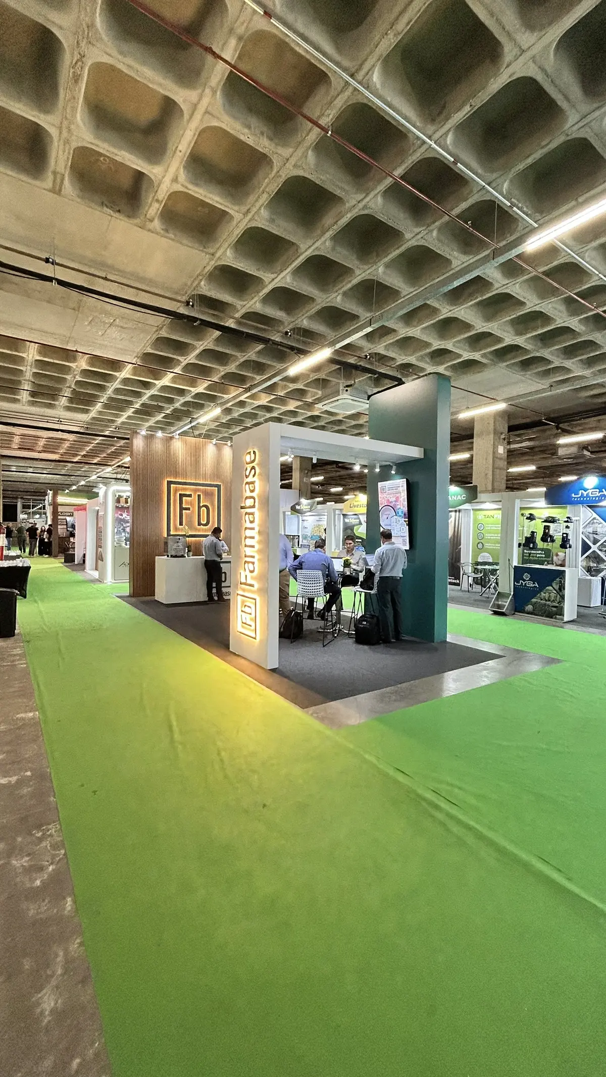 Corredor da feira de expositores do 21º Congresso ABRAVES