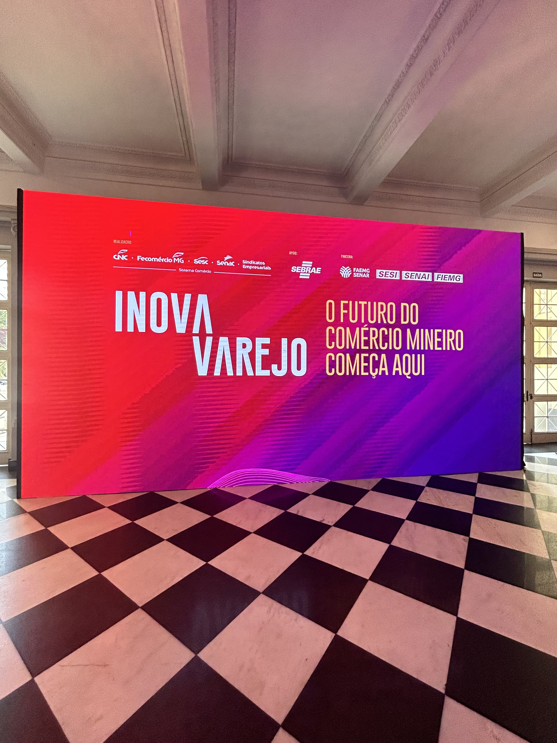 Painel de identidade visual do Inova Varejo 2024