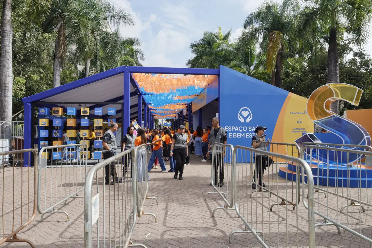 Público visitando o espaço do Sesc na Semana S 2026